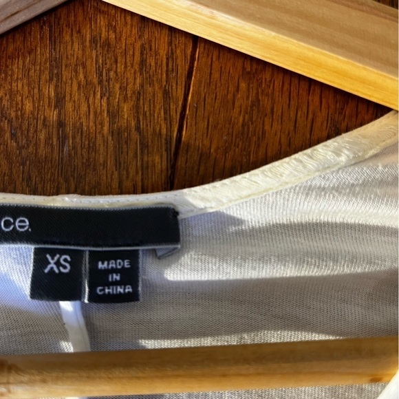 Vince | Long Sleeve V-Neck Tshirt | XS, V-Neck, Relaxed Fit, Staple Piece, Basic - Picture 9 of 10